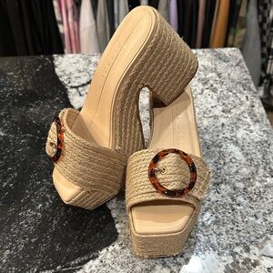 New Gianni Bini Beige Platform Sandals with Tortoise Accent